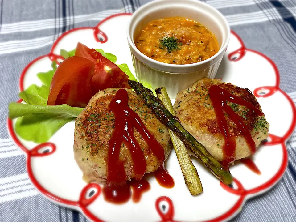 Snapdishの料理写真:コンビーフポテトのおやき　　　　　　　　　　　　　　　　　オートミール🍅リゾット|eiyadeさん