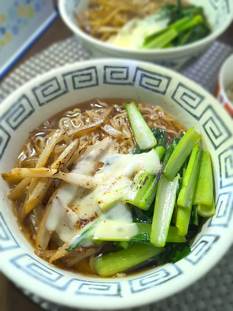 Snapdishの料理写真:小松菜ごぼうチーズラーメン|テケテケさん