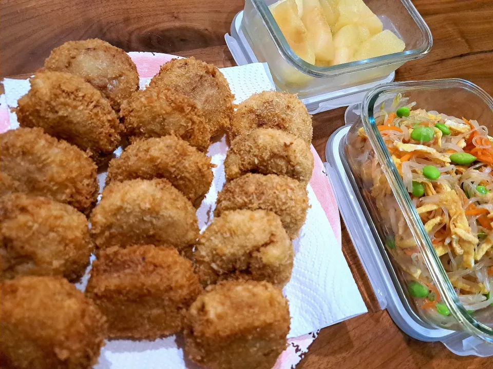 メンチカツ　枝豆錦糸卵人参の春雨中華サラダ　煮りんご|m aさん