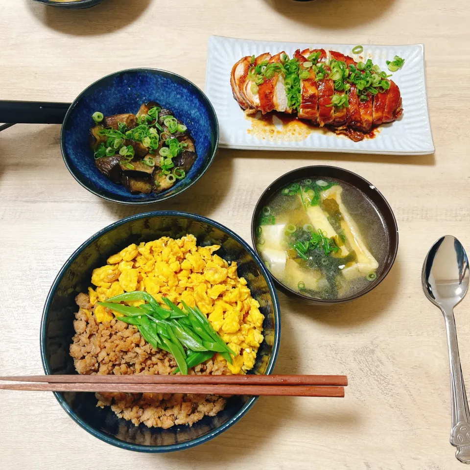 鶏そぼろ丼、鶏むねチャーシュー|りーこさん