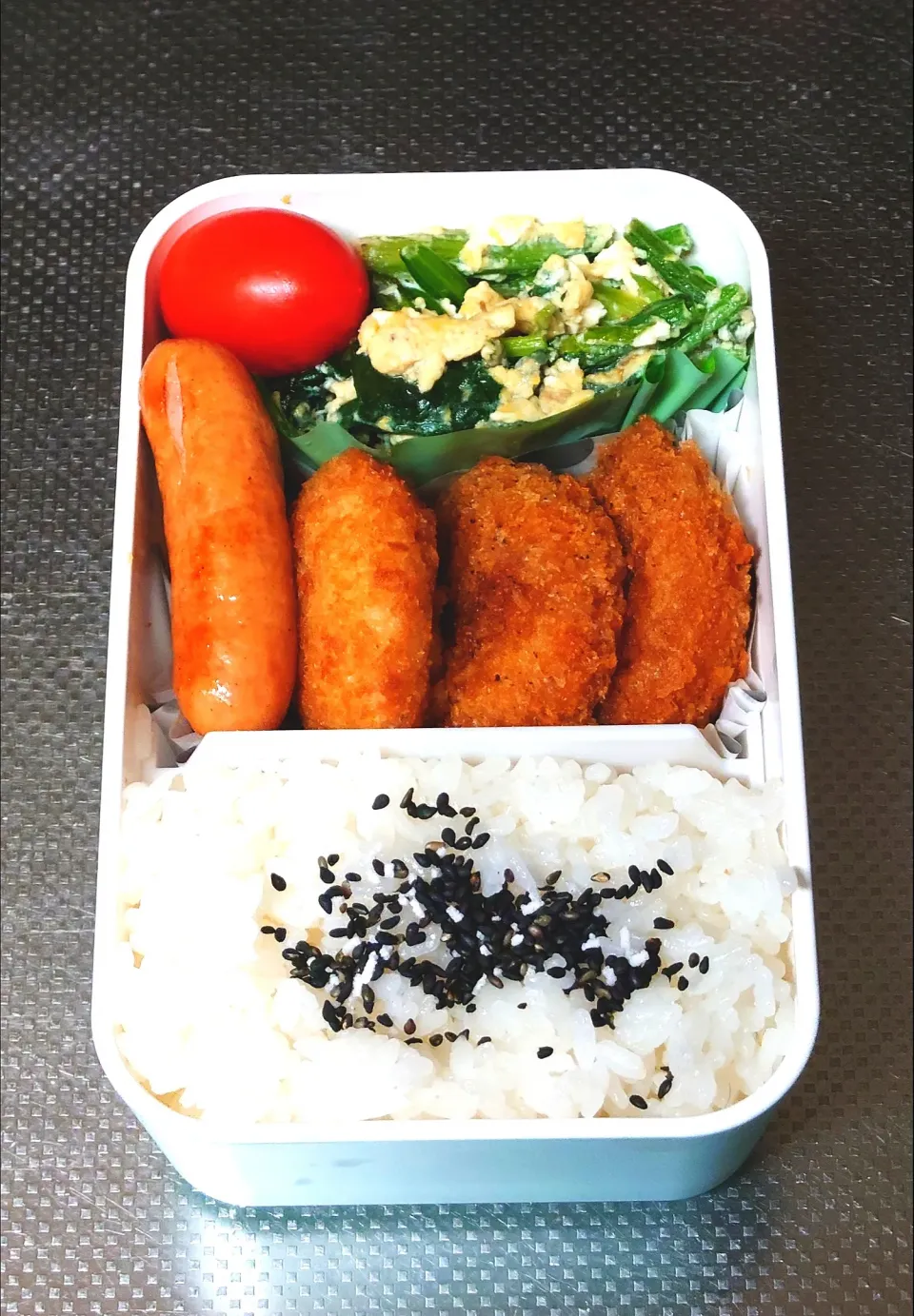 Snapdishの料理写真:海老寄フライとクリームコロッケ弁当|黒川克博さん