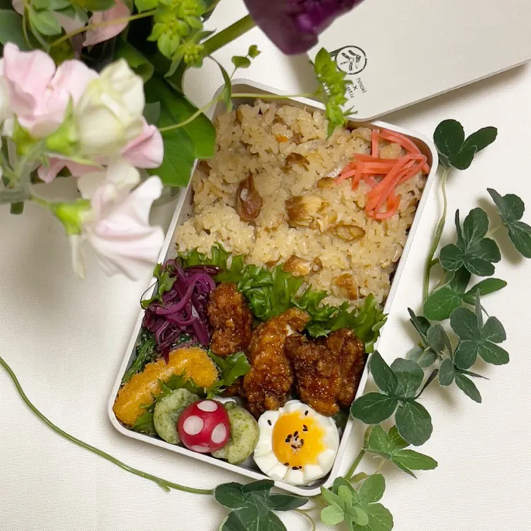 2/16❤︎主人のお弁当🌱　

＊ 地鶏五目ごはん
＊ 甘辛から揚げ
＊ 半熟たまご
＊ ちくわの磯辺揚げ
＊ 海老タルタルフライ
＊ しば漬けわかめ|Makinsさん