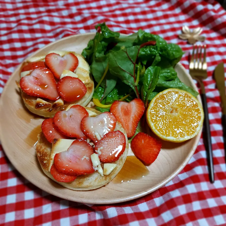 ホワイトチョコ＆ストロベリートースト🍓|きつねさん