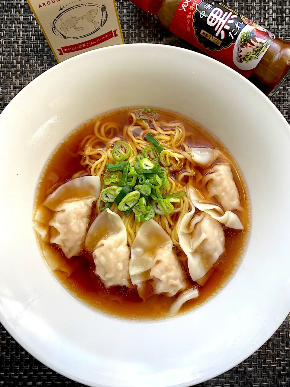 黒たれベースのスープで海老水餃子ラーメン|栃倉 直人さん