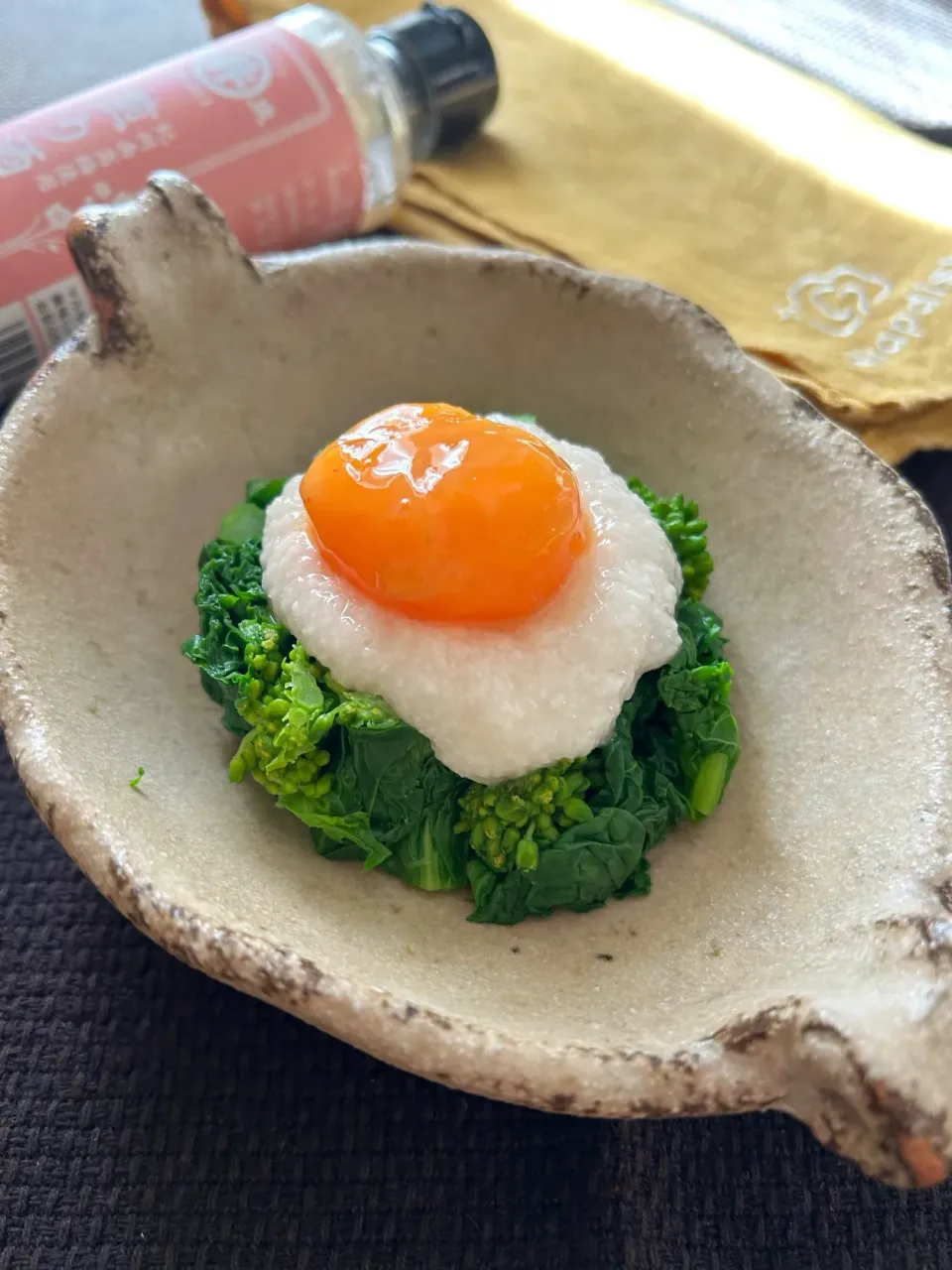 にゃんぺこさんの料理 菜花のとろろ昆布と煎り酒冷凍卵黄添え|まなまな♡さん