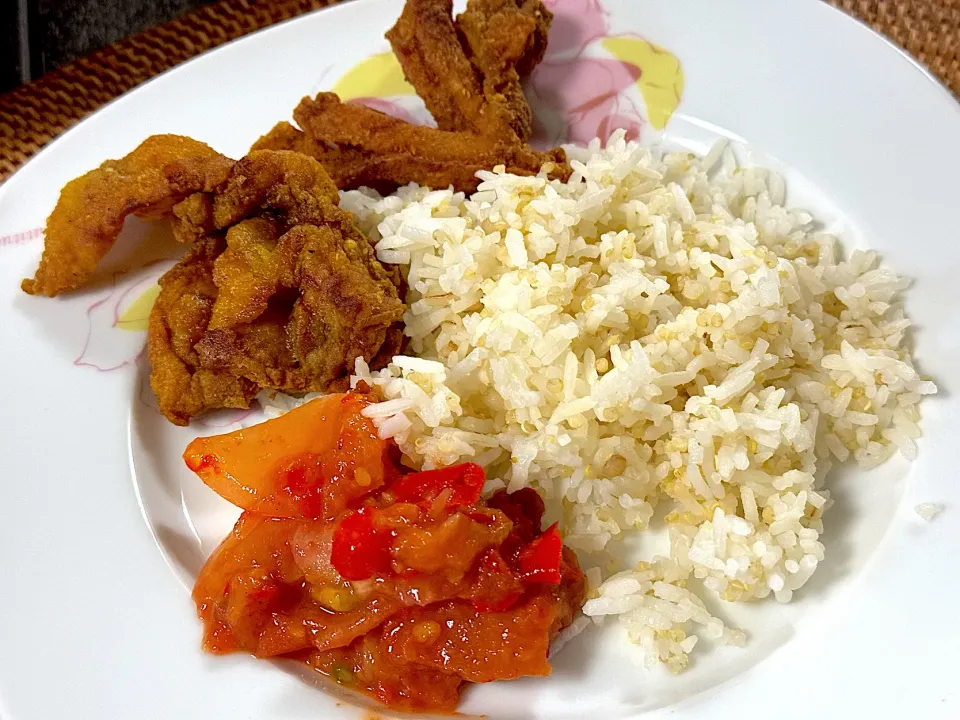 Sambal ume & goreng Ayam|yeni kartikasariさん