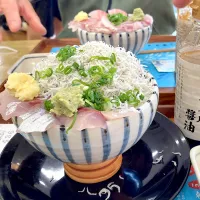 Snapdishの料理写真:鯵とシラスの二色丼