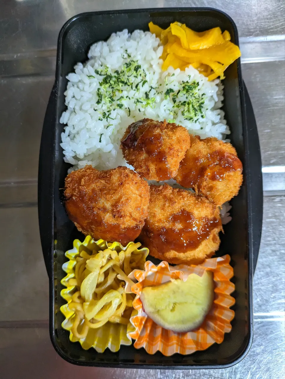 Snapdishの料理写真:旦那弁当　2024/2/17

チキンカツ
焼きそば
さつまいもの甘煮|ユキヨメ♪さん