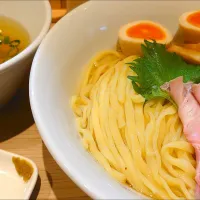 Snapdishの料理写真:【TRYラーメン大賞2021-2022 
新店・しょうゆ部門 5位】 
支那蕎麦 澤田 
昆布水つけ麺 (白醤油、裏メニュー、
1,100円) 
＋メンマ (200円) 
＠新宿御苑前3分 
(JR新宿駅から徒歩14分)
24042 (44,840)