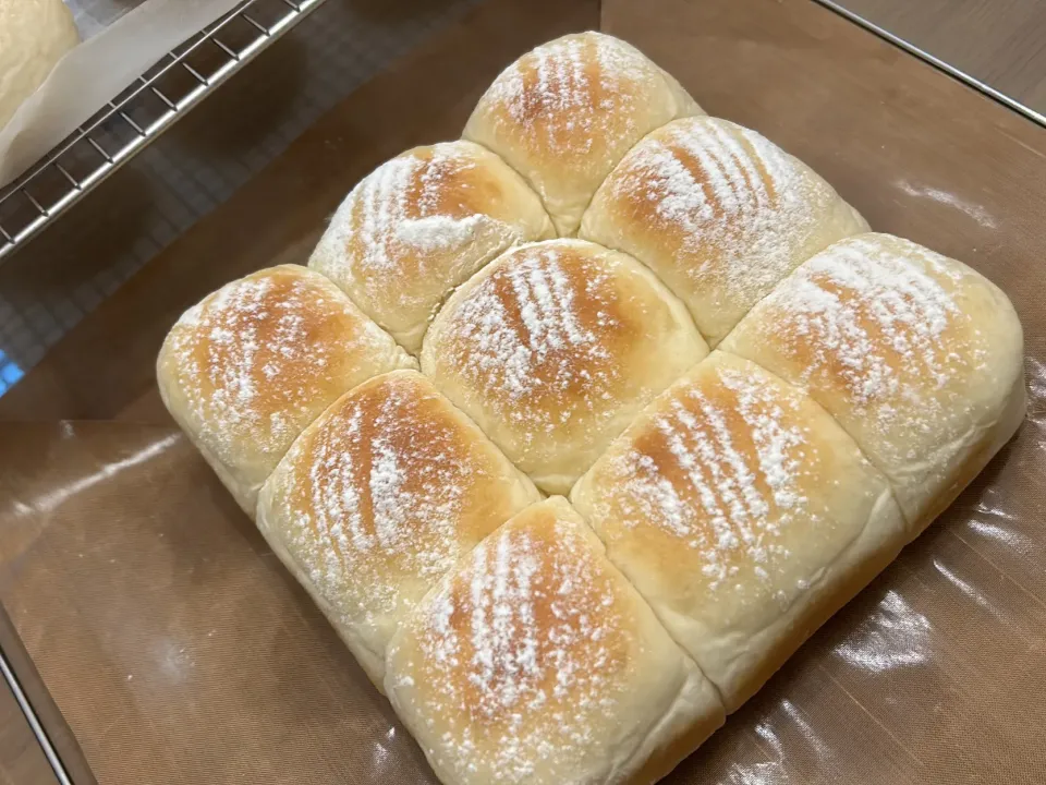 Snapdishの料理写真:奶酥小餐包 milky filling rolls|EmilyChenさん