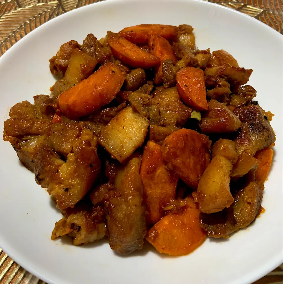 Snapdishの料理写真:Stirfry Adobo with sweet potato|Ahnneさん