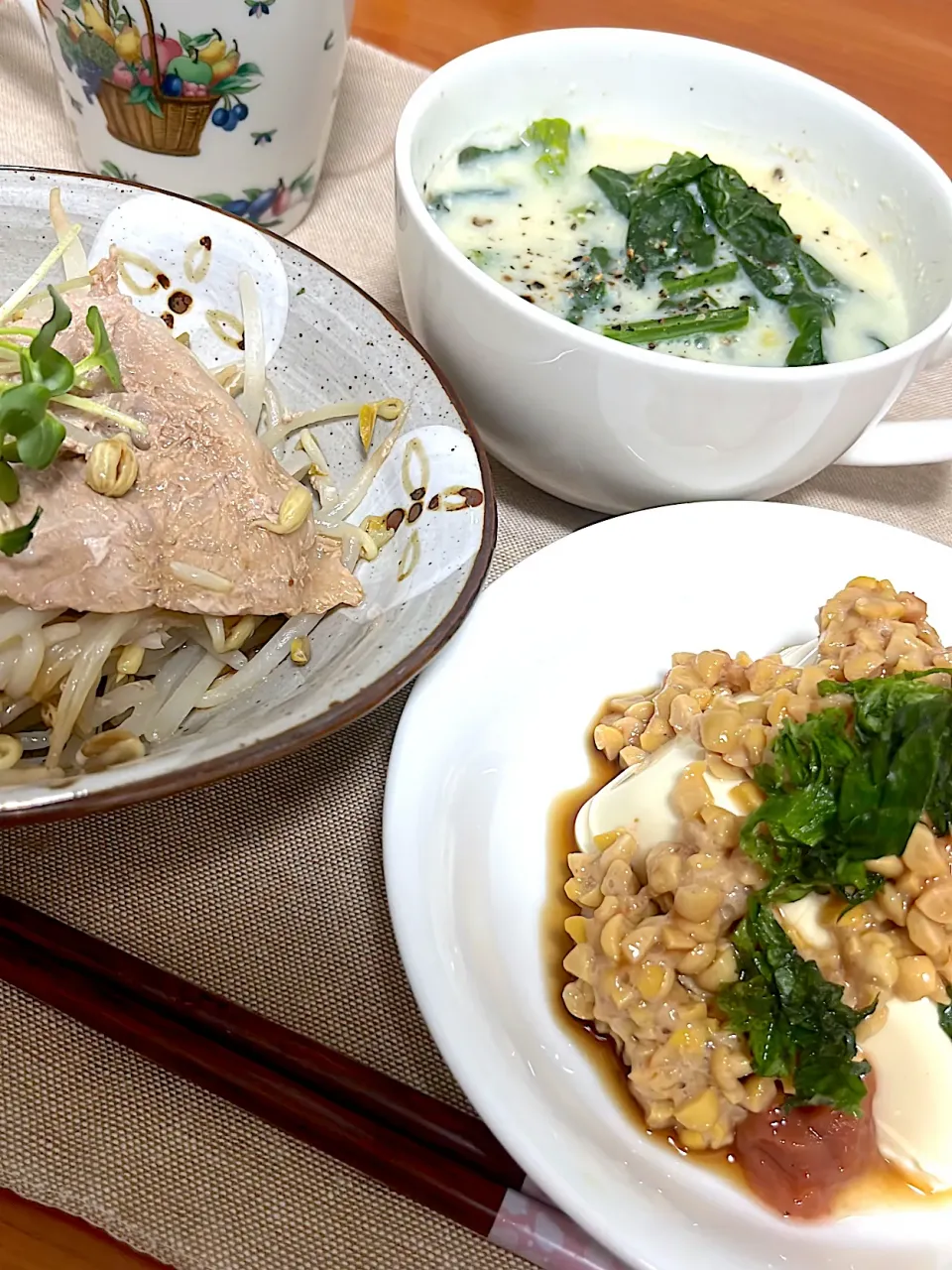 自炊　もやしと豚肉蒸し　豆乳スープ　しそ梅納豆がけ豆腐|みんさん