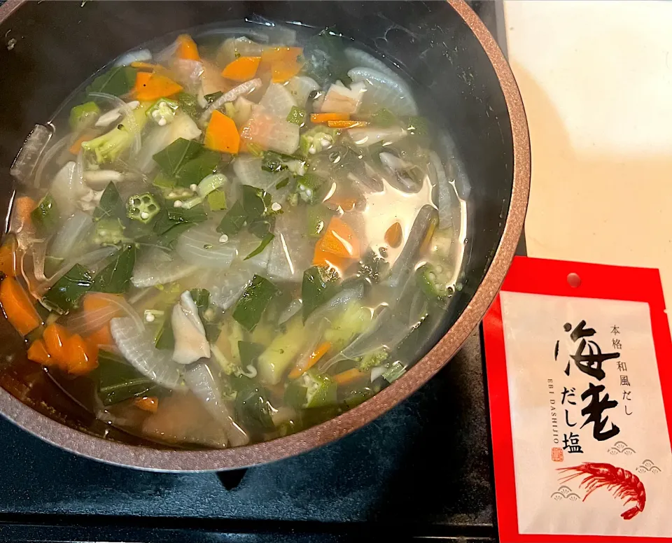 Snapdishの料理写真:【本日の夕飯】海老入ってない具だくさんスープ|まひるさん