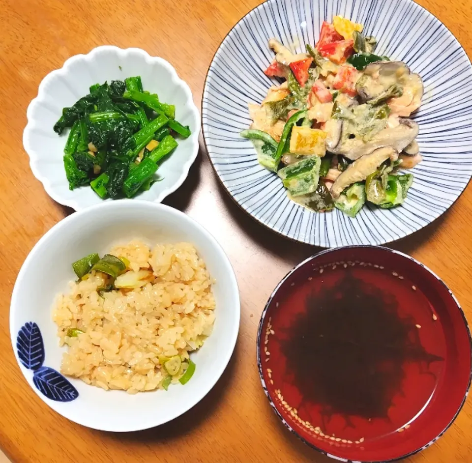 2024 0217　ねぎの炊き込みご飯　菜の花のアーリオオーリオ　鮭とピーマン、しいたけの味噌マヨ炒め　もずくスープ|いもこ。さん