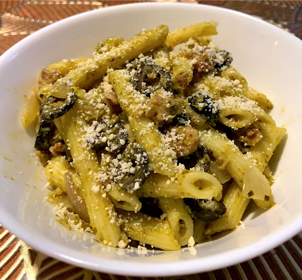 Pesto pasta with black olives|Ahnneさん