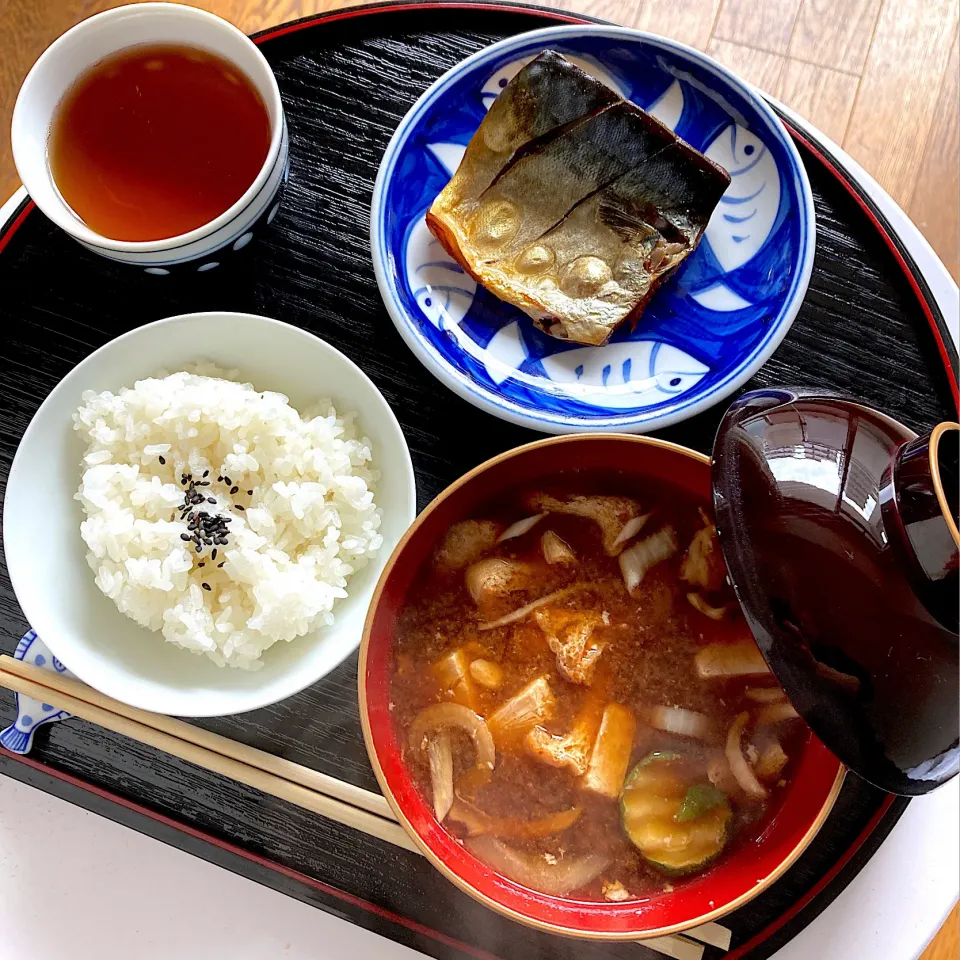 Snapdishの料理写真:焼き鯖定食風お昼ごはん|Kさん