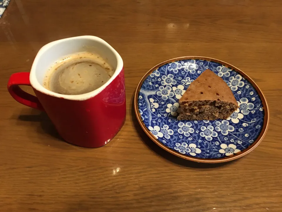 ホットケーキミックスとココアパウダーを使って炊飯器で焼いたチョコケーキ(デザート)|enarinさん