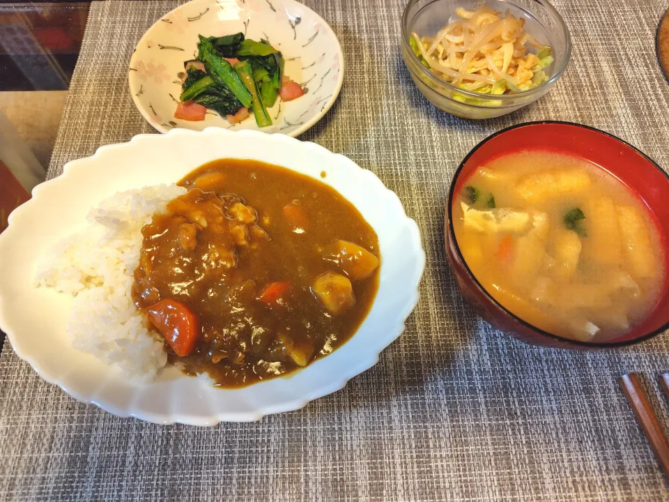 カレー
もやしナムル
小松菜ベーコン
味噌汁|takacさん