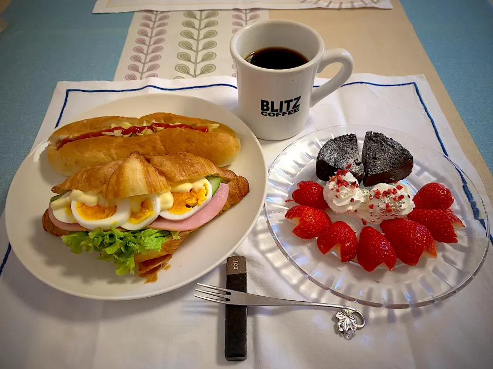 2024/2/17 お昼ごはん🍞少し遅いバレンタイン💌|ひーちゃんさん