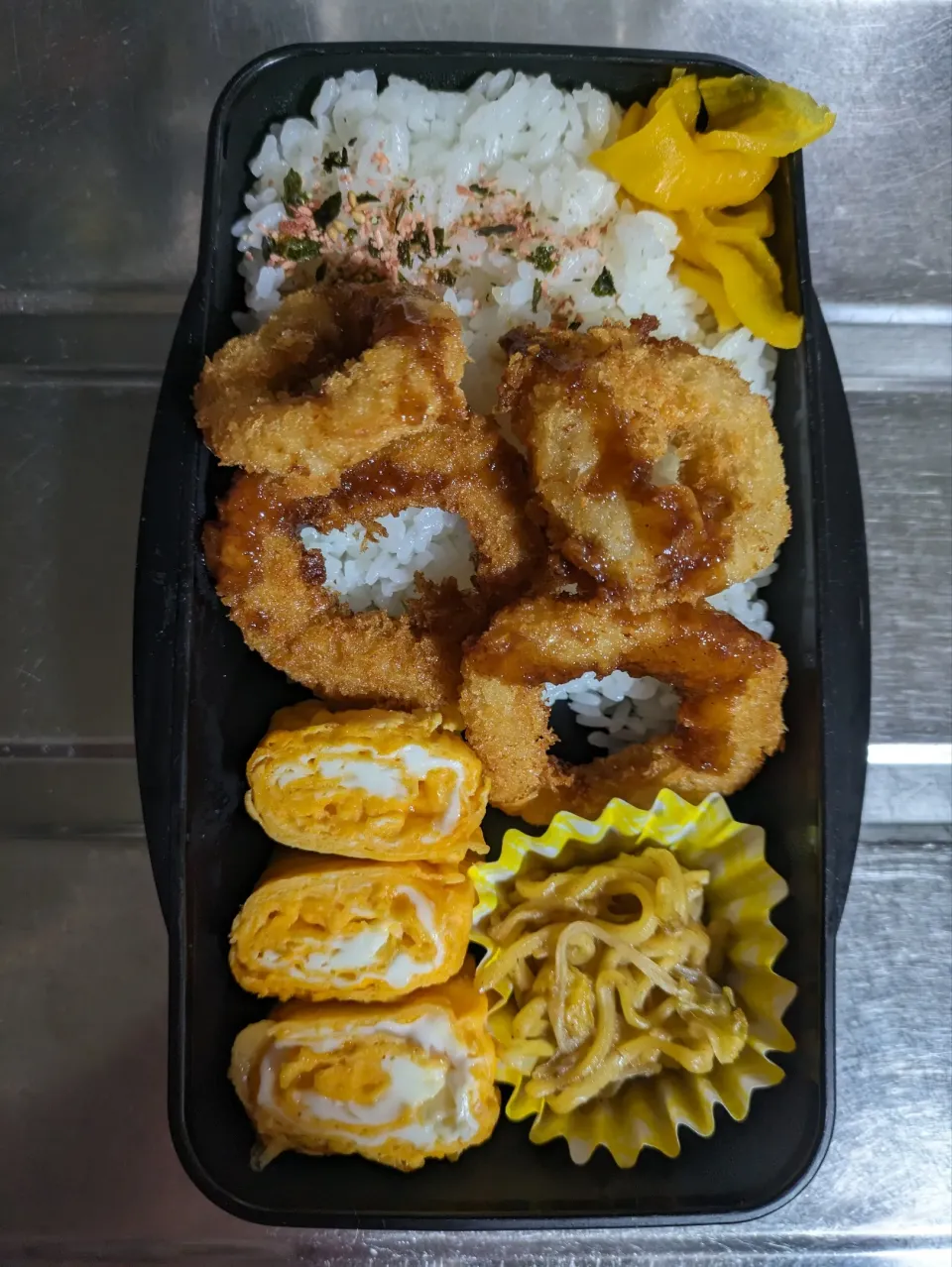 旦那弁当　2024/2/19

イカリング
玉子焼き
焼きそば|ユキヨメ♪さん