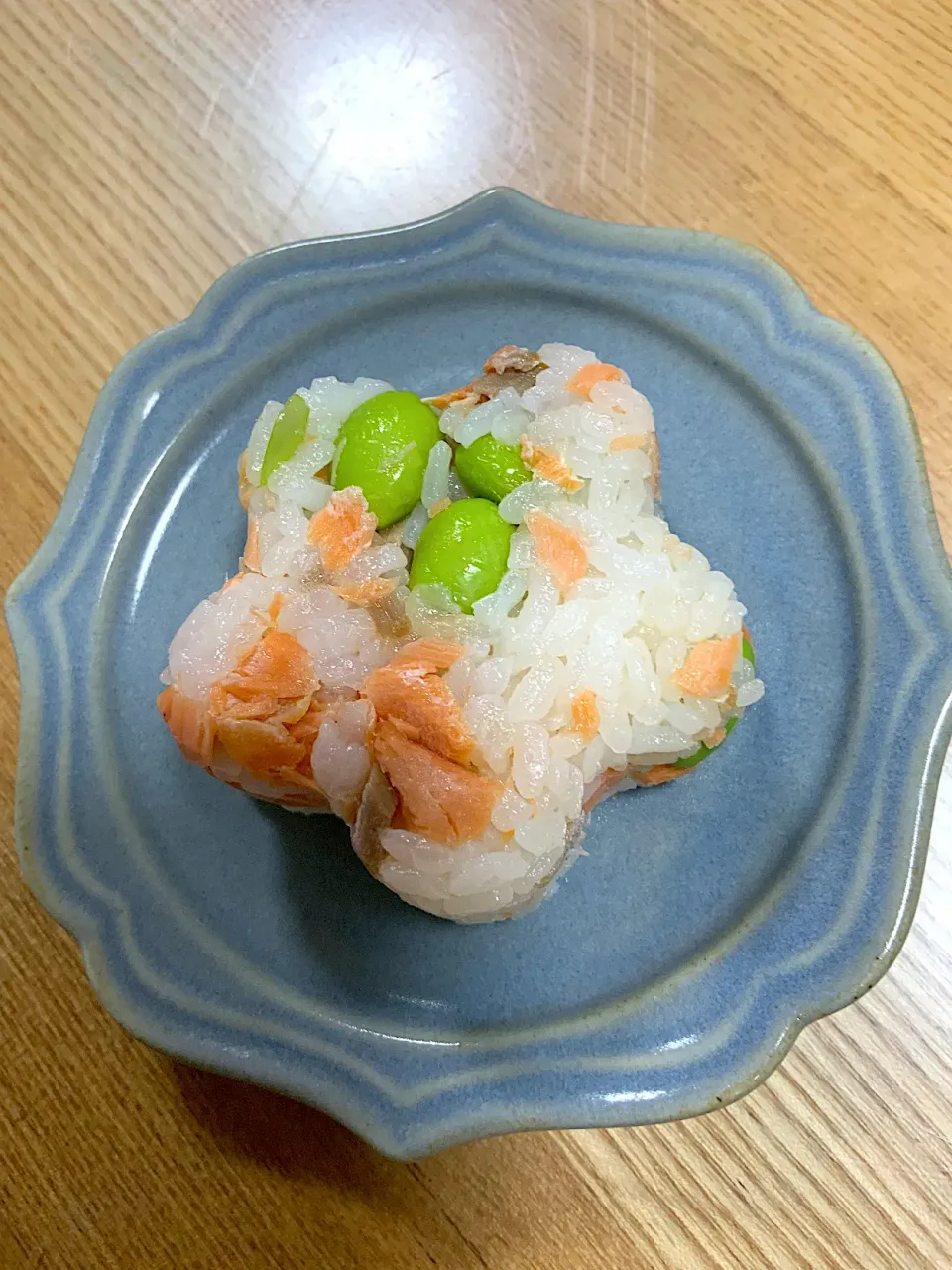 さけと枝豆のおにぎり♡|ekoneko❤︎さん