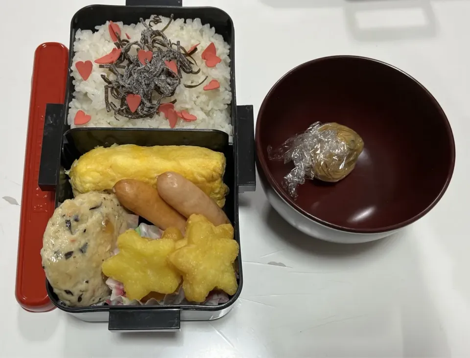 Snapdishの料理写真:パパ弁☆だし巻き卵☆お魚バーグ☆ウインナー☆星型ポテト☆みそ玉|Saharaさん