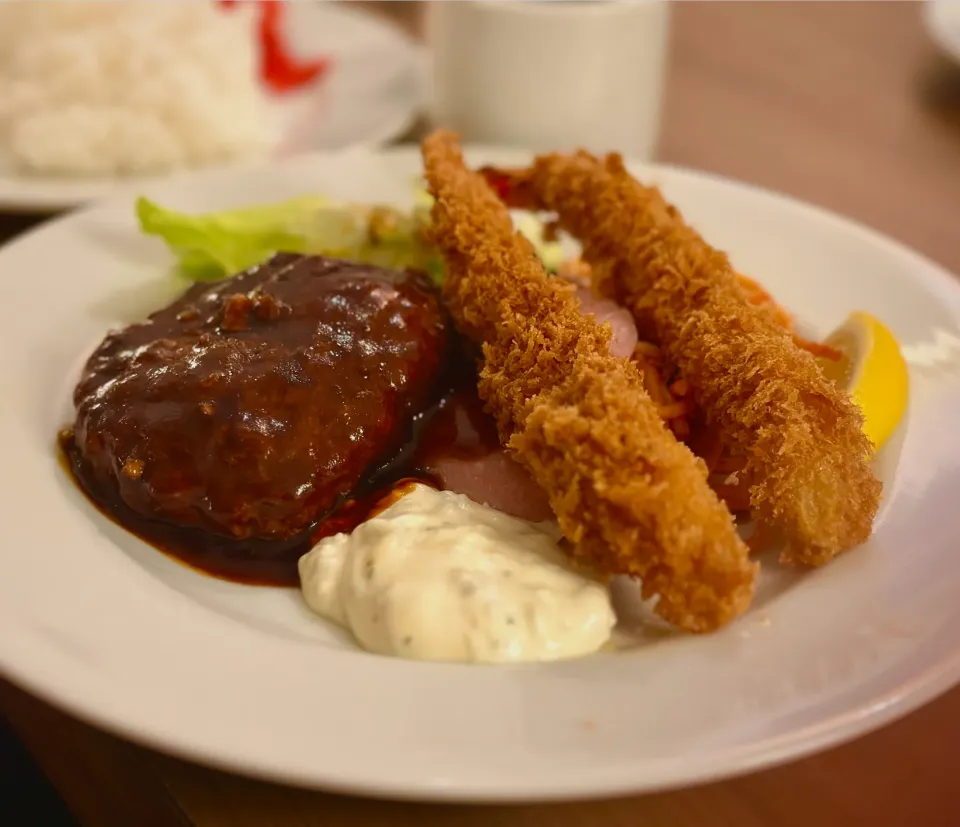 ハンバーグとエビフライ🍤|にゃあ（芸名）さん