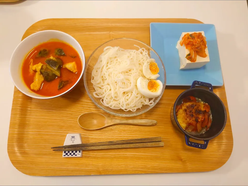 今日の夕食　パネーンカレー、そうめん、キムチのせ冷奴、ミニトマトのタルタルソース焼き|pinknari🐰🌈さん