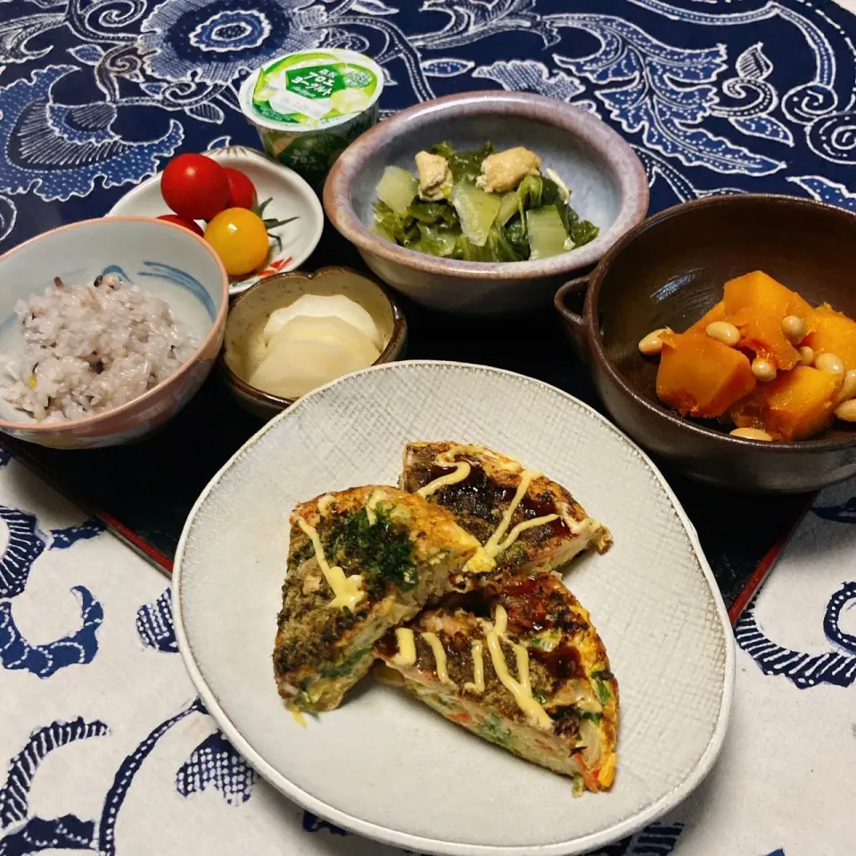 grandmaの晩ごはん☆ 今夜は昨日の残りと…キャベツ、人参🥕の玉子焼き…お好み焼き風にトッピング❣️梅酒を飲んでみようかなぁ〜|kaoriさん