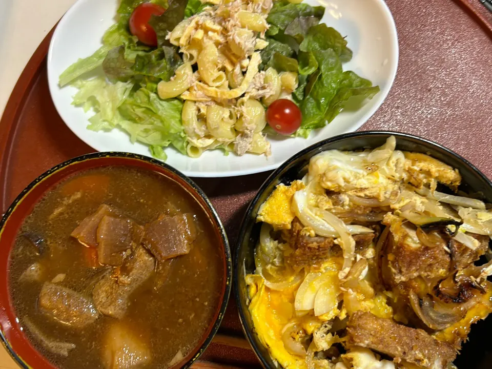 前日のヒレカツののこでヒレカツ丼　豚汁|バジルママさん