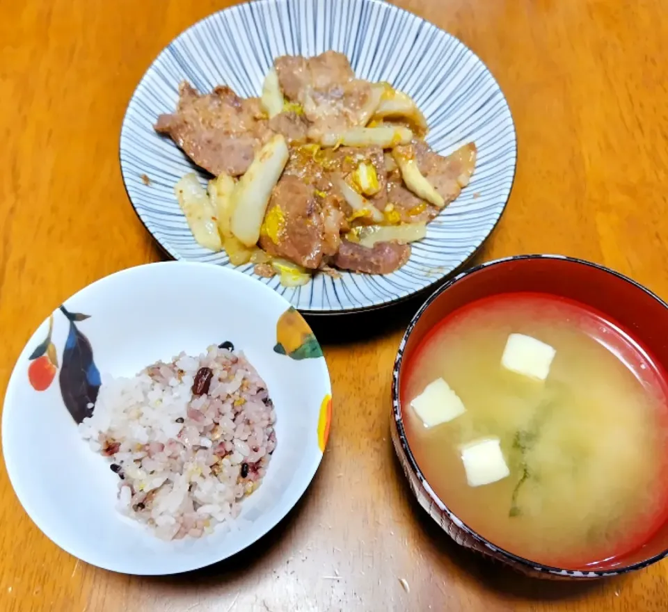 2024 0220　豚と白菜のピリ辛醤油炒め　豆腐とわかめのお味噌汁|いもこ。さん