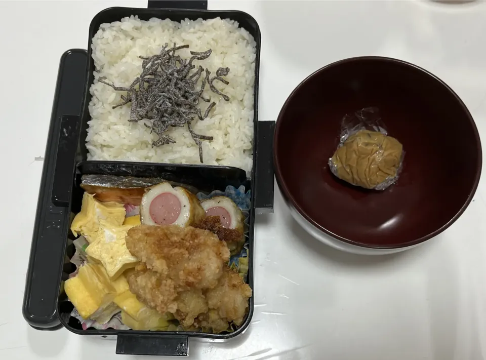 Snapdishの料理写真:パパ弁☆鮭☆ちくわソーセージ☆塩唐揚げ☆星型卵焼き☆みそ玉|Saharaさん