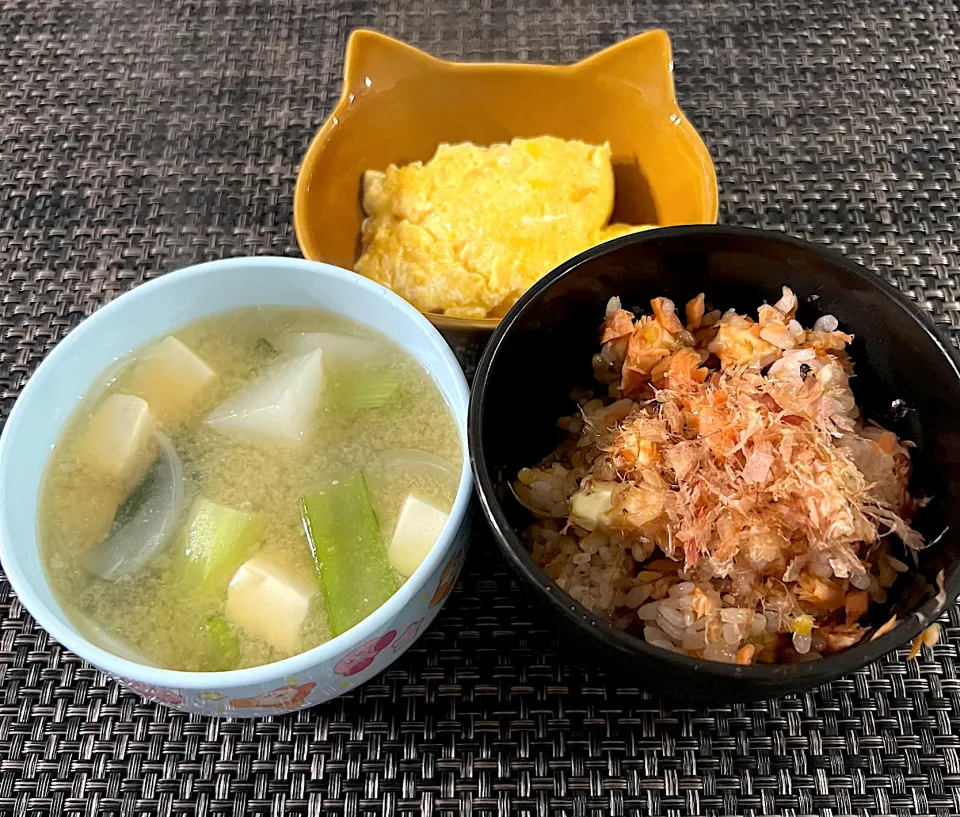 【本日の朝食】鮭おかかチーズご飯|まひるさん