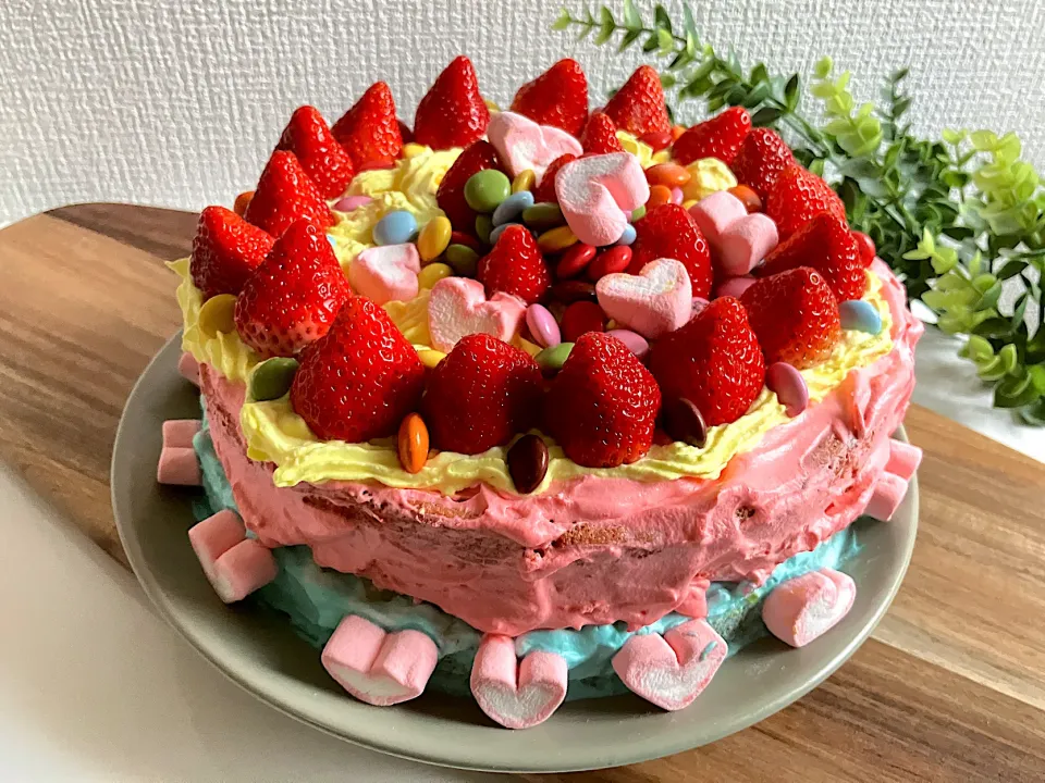 Snapdishの料理写真:＊べびたん５歳のお誕生日ケーキ🎂＊べびたん作のレインボーケーキ🌈🎂✨|＊抹茶＊さん