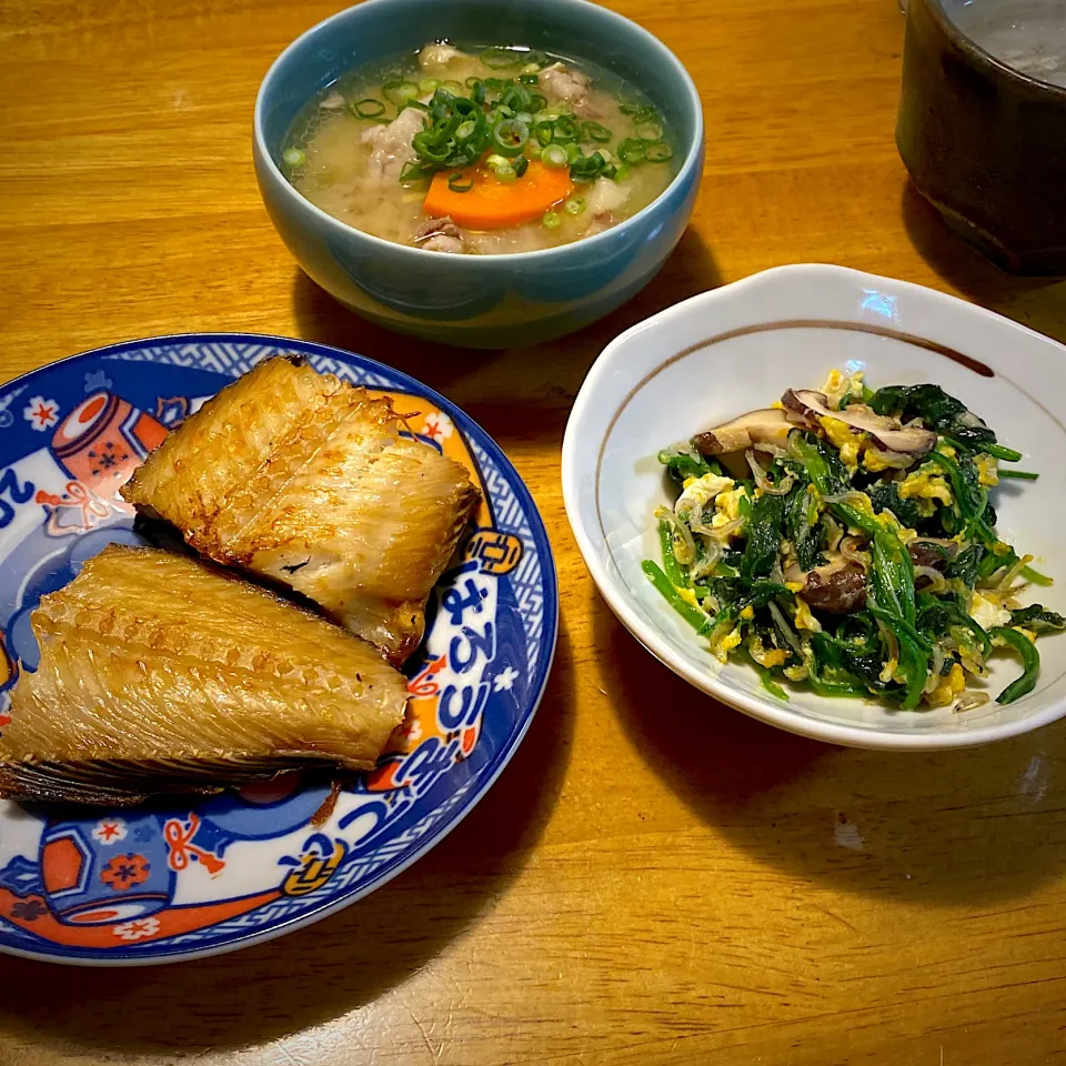 ホッケの焼き物と、ほうれん草の玉とじと、豚汁|もえさん