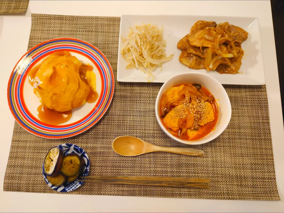 今日の夕食　豚肉の生姜焼き、もやしナムル、豆腐チョリム、なすのめんつゆ焼き、天津飯|pinknari🐰🌈さん