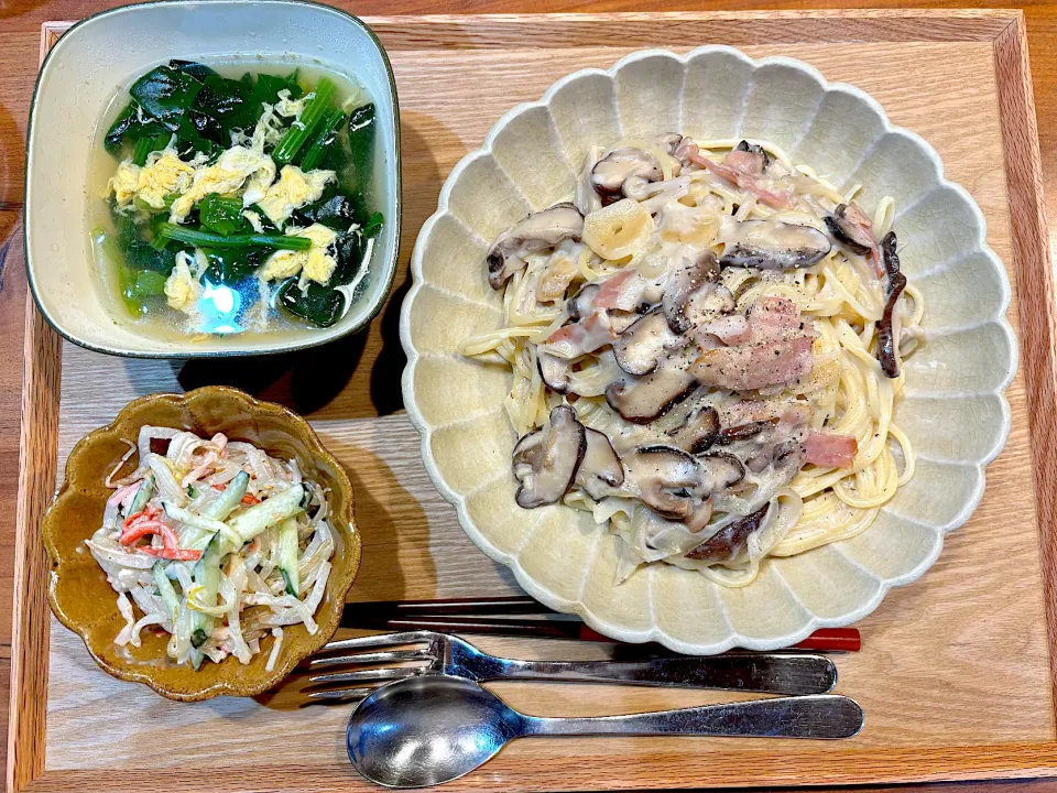 Snapdishの料理写真:今日の夜ご飯(きのこクリームパスタ、もやしカニカマサラダ、ほうれん草たまごスープ)|cocomikaさん