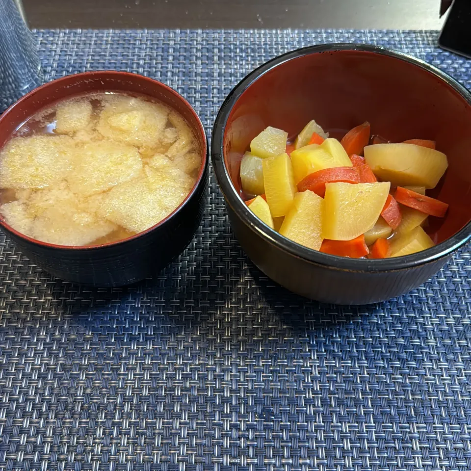 Snapdishの料理写真:カブと人参の塩こうじ煮風・ジャガイモと豆腐の味噌汁|a-parkさん