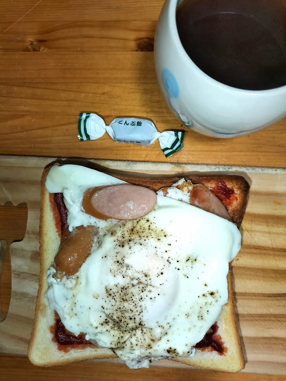 ケチャップチーズの玉子焼きのせ
　の朝ご飯
　
少し前に昆布飴をもらって食べたら
美味しくて　買った
子供の頃は好きではなかったのにな〜😄|miimiさん