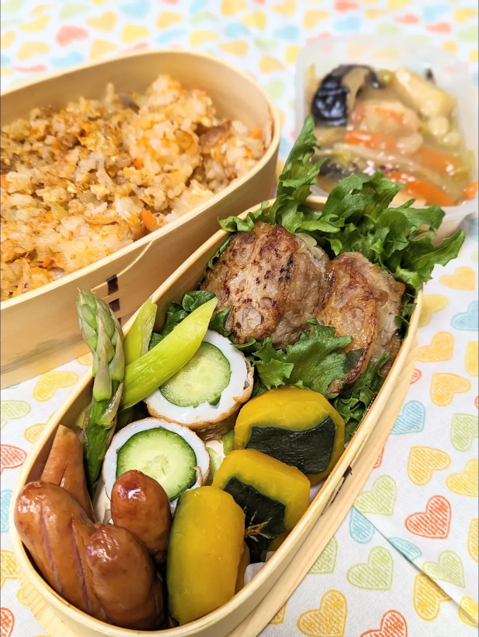 Snapdishの料理写真:本日のお弁当〜レンコンの挟み焼きと餡掛け炒飯弁当|f.1125beさん