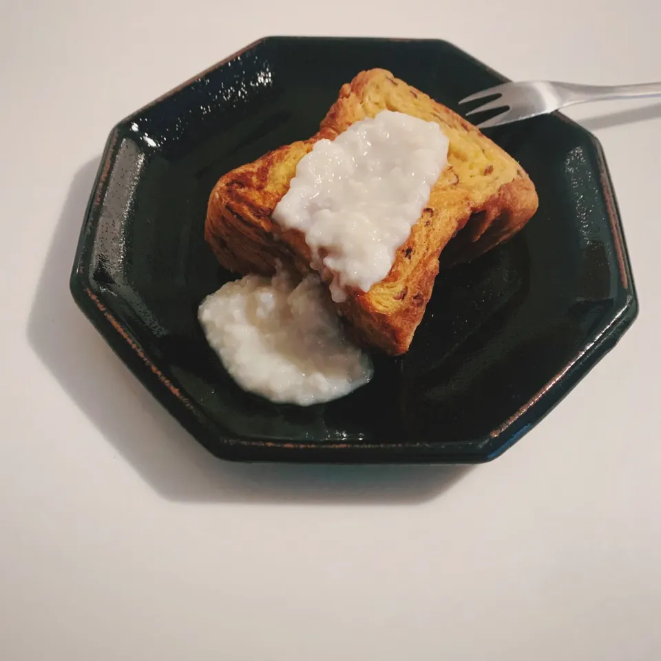 雨の朝の甘酒フレンチ☔️🍞🤍|leeさん