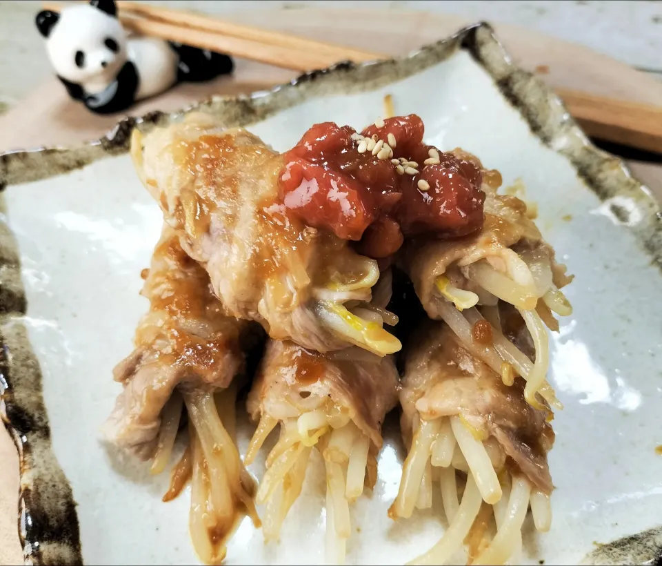 Snapdishの料理写真:ひろにぃさんの料理 もやしの豚ロース肉巻き|りんこさん