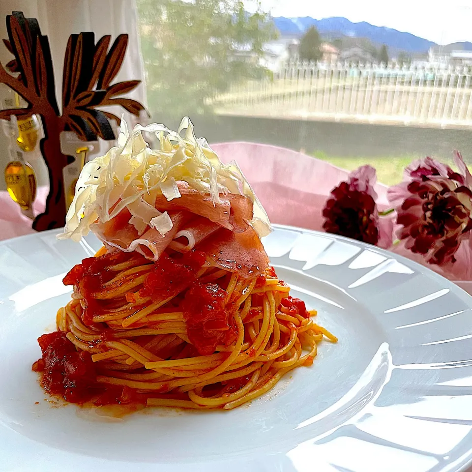 トマトソースと生ハムのパスタ🍝|サミカさん