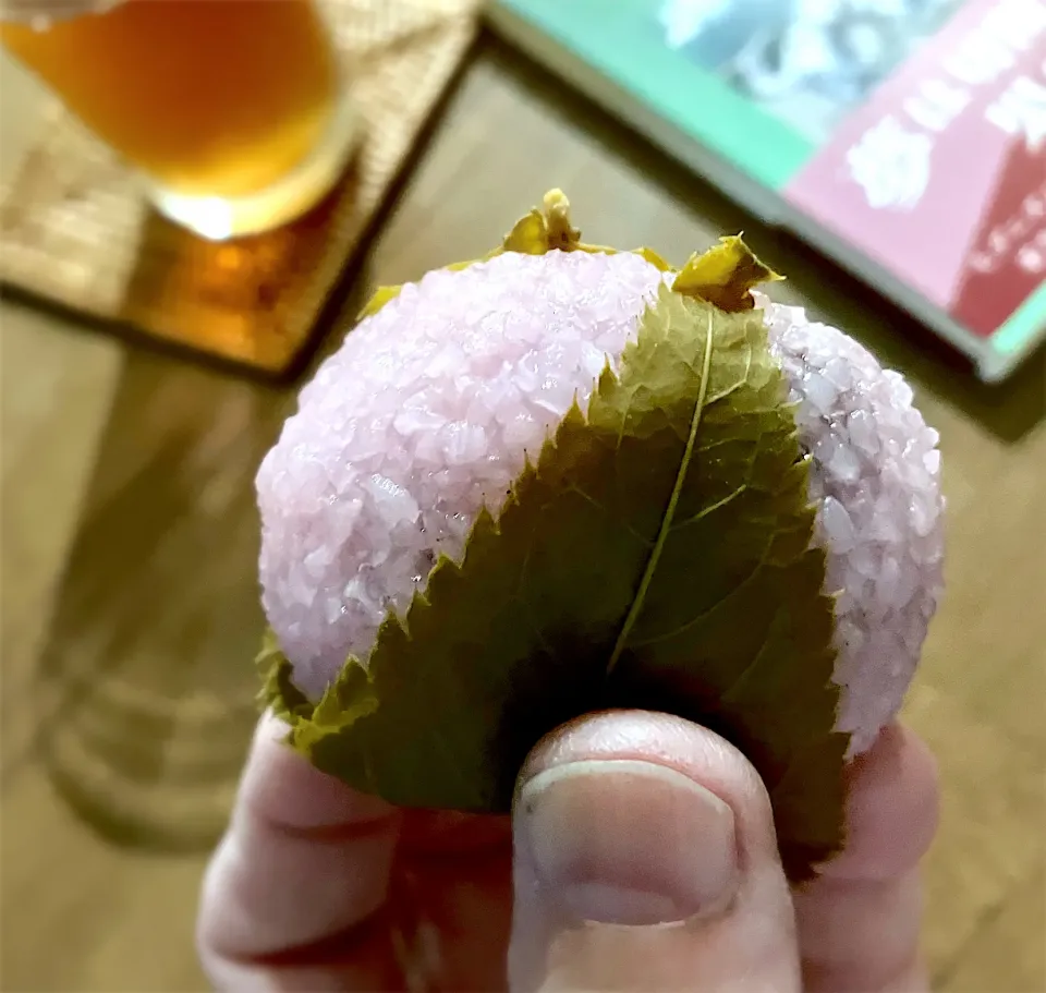 道明寺  桜の葉の塩気が餡を引き立てる|リフルシャッフルさん