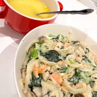 Snapdishの料理写真:しゃけときのことほうれん草のクリームパスタ|rasaさん