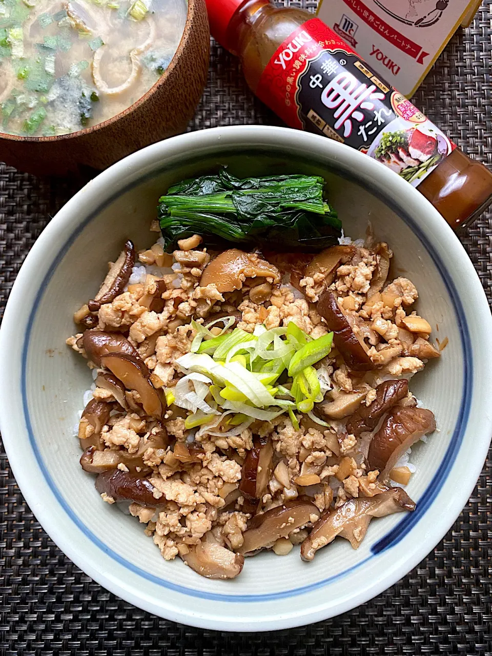 椎茸鶏そぼろ黒たれ丼|栃倉 直人さん