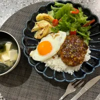 Snapdishの料理写真:照り焼きハンバーグ|AKUBI*:ஐ(●˘͈ ᵕ˘͈)さん