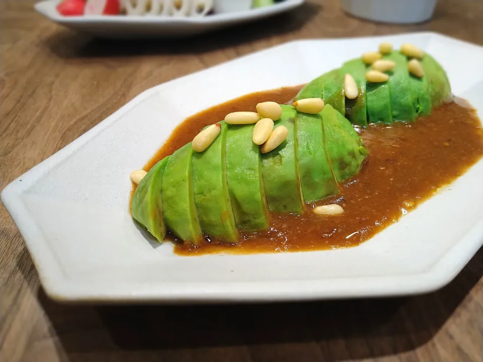 Snapdishの料理写真:蒸しアボカドの豆鼓餡|古尾谷りかこさん