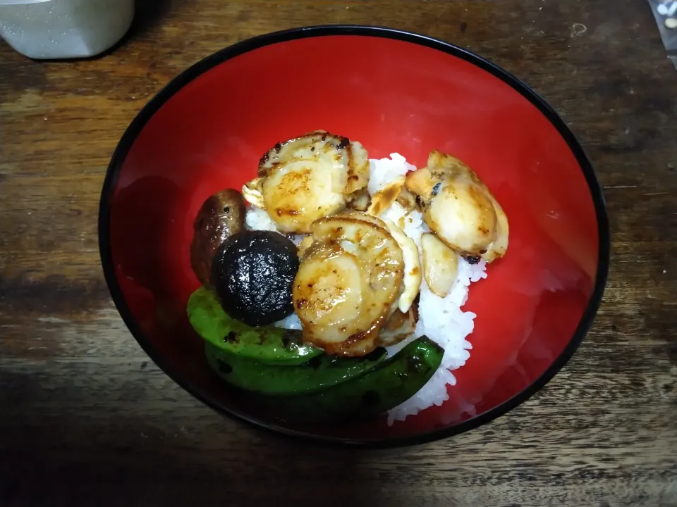 ほたてのガリバタ牡蠣だし醤油丼|にんにくと唐辛子が特に好き❤️(元シャリマー)さん