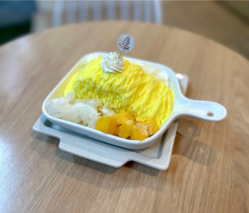 Sticky rice mango bingsu 💛|KarthcArd Chomthisaさん